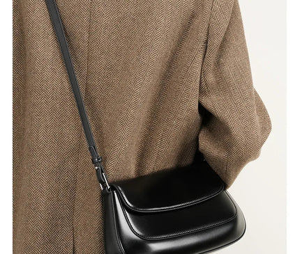 sac-noir-minimaliste-rabat-arrondi