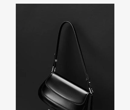 sac-noir-minimaliste-rabat-arrondi