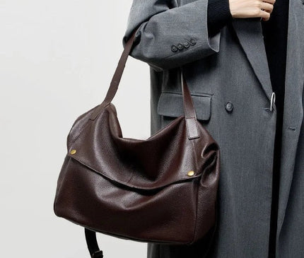 sac-souple-marron-anses-reglables-fermeture-pratique