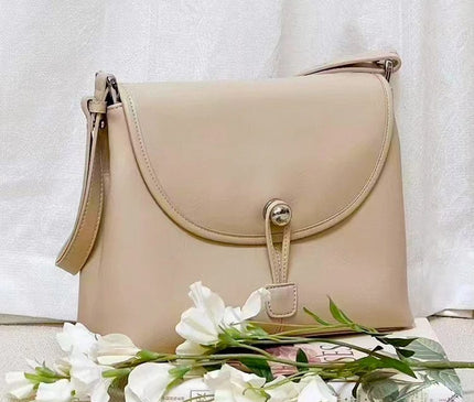 sac-a-bandouliere-beige-design-minimaliste-fermeture-a-bouton-pression