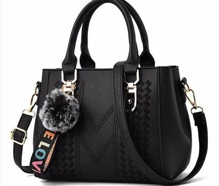 sac-a-main-compact-avec-sangle-ajustable-et-pompon