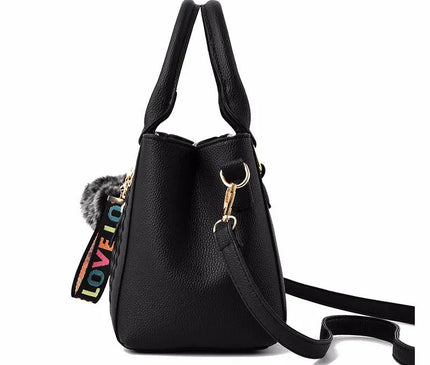 sac-a-main-compact-avec-sangle-ajustable-et-pompon