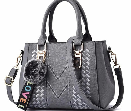 sac-a-main-compact-avec-sangle-ajustable-et-pompon