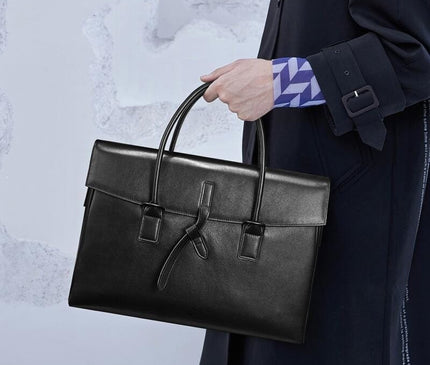 sac-noir-structure-fermeture-croisee-minimalisme-contemporain