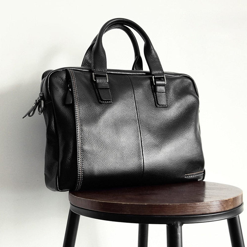 sac-noir-structure-design-urbain-sophistique