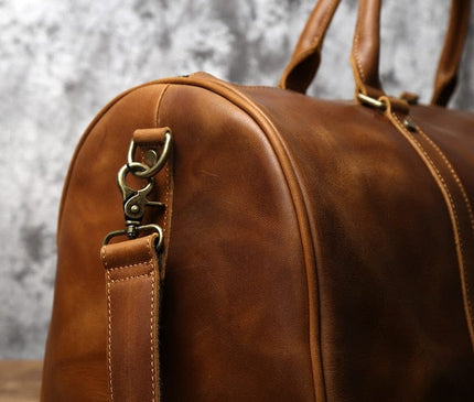 Sac de voyage rectangulaire en cuir patiné avec sangle ajustable