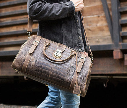 sac-de-voyage-vintage-motif-crocodile