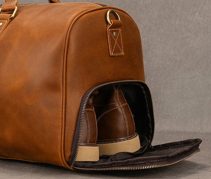 Sac de voyage structuré marron avec compartiment latéral