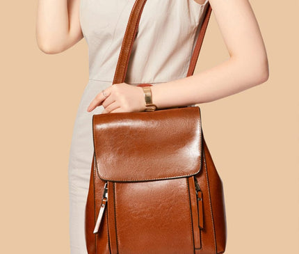 sac-a-dos-marron-rouge-structure-rabat-poches-zippees