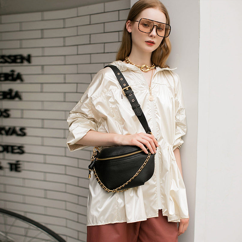 sac-banane-noir-chaine-doree-sangle-ajustable