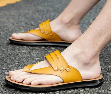 sandale-minimaliste-cuir-marron-design-epure
