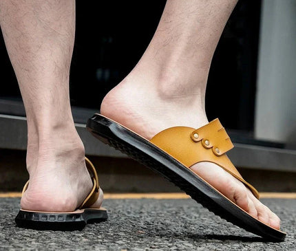sandale-minimaliste-cuir-marron-design-epure