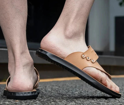 sandale-minimaliste-cuir-marron-design-epure