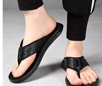 sandale-noire-texturee-motif-crocodile