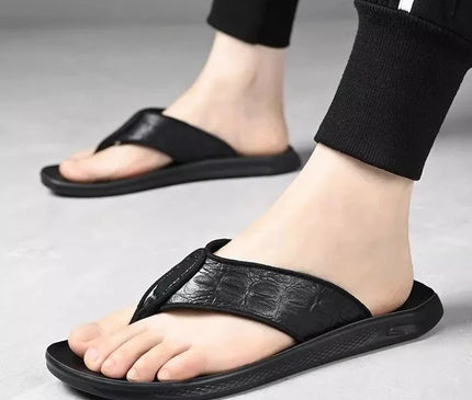 sandale-noire-texturee-motif-crocodile