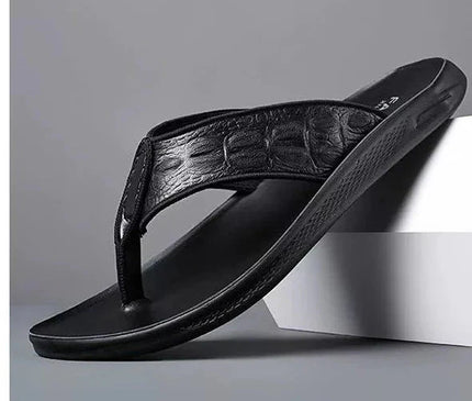 sandale-noire-texturee-motif-crocodile