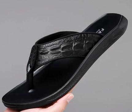 sandale-noire-texturee-motif-crocodile