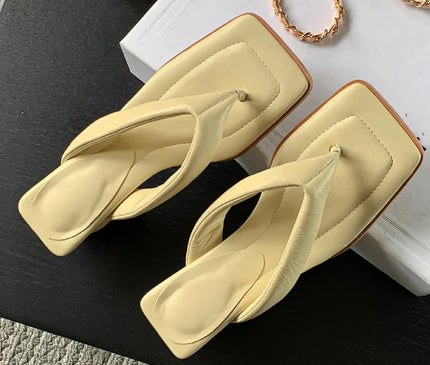 claquette-moderne-creme-minimaliste-talon-bas