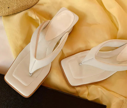 claquette-moderne-creme-minimaliste-talon-bas