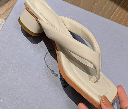 claquette-moderne-creme-minimaliste-talon-bas