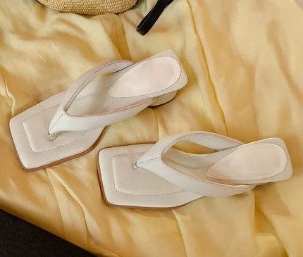 claquette-moderne-creme-minimaliste-talon-bas