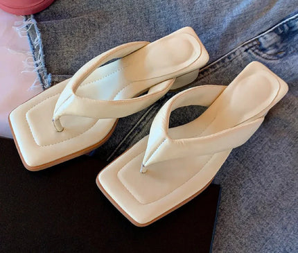 claquette-moderne-creme-minimaliste-talon-bas