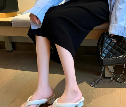 claquette-moderne-creme-minimaliste-talon-bas