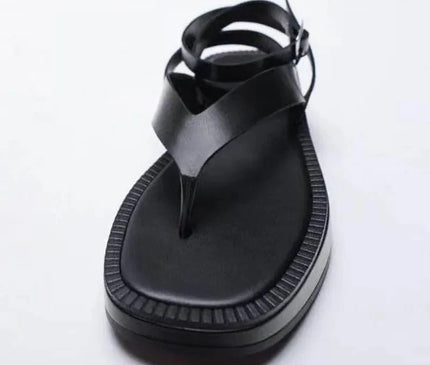 sandale-noire-a-plateforme-minimaliste-sangle-cheville