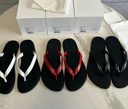 sandales-decontractees-noir-blanc-lanieres-croisees