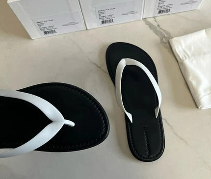 sandales-decontractees-noir-blanc-lanieres-croisees