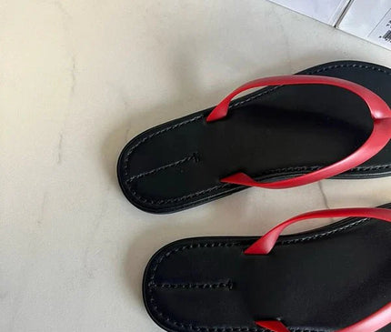 sandales-decontractees-noir-blanc-lanieres-croisees