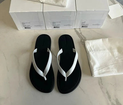 sandales-decontractees-noir-blanc-lanieres-croisees