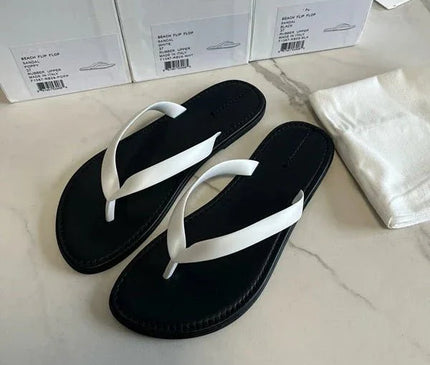 sandales-decontractees-noir-blanc-lanieres-croisees