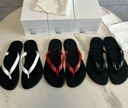 sandales-decontractees-noir-blanc-lanieres-croisees