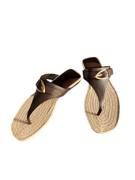 sandales-tongs-marron-semelle-tressee-boucle-doree