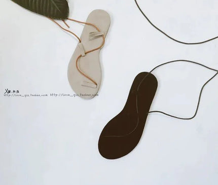 sandales-minimalistes-legeres-lanieres-entrelacees