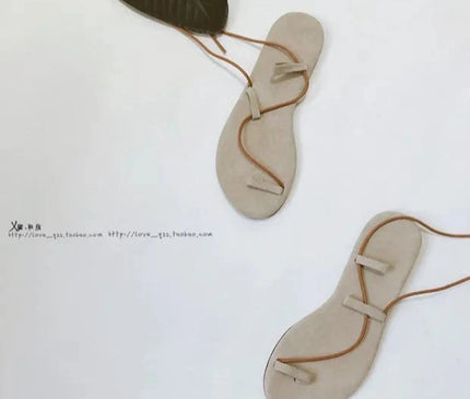 sandales-minimalistes-legeres-lanieres-entrelacees