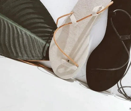 sandales-minimalistes-legeres-lanieres-entrelacees