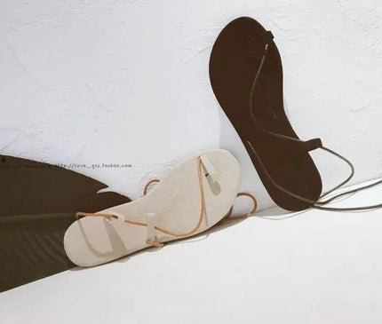 sandales-minimalistes-legeres-lanieres-entrelacees