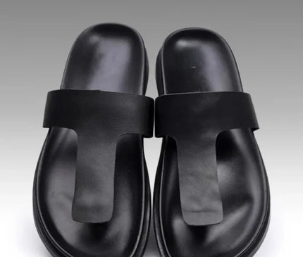 tongs-homme-noires-modernes-laniere-large