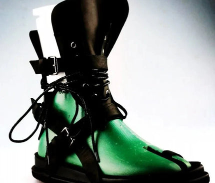 chaussure-montante-gladiateur-noir-et-vert-lanieres