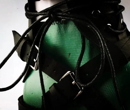 chaussure-montante-gladiateur-noir-et-vert-lanieres