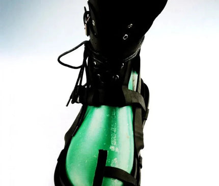 chaussure-montante-gladiateur-noir-et-vert-lanieres