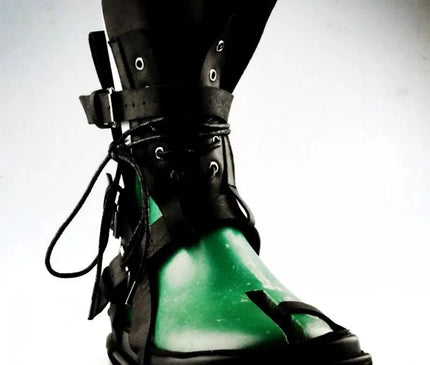 chaussure-montante-gladiateur-noir-et-vert-lanieres