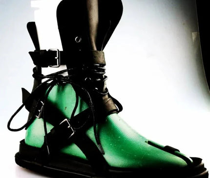 chaussure-montante-gladiateur-noir-et-vert-lanieres