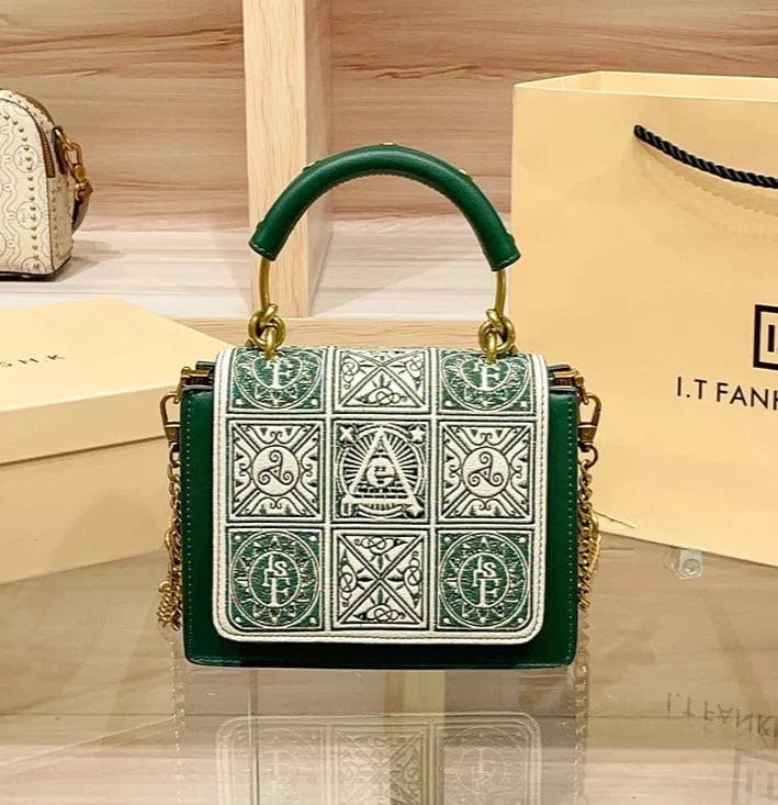 sac-a-main-rigide-rabat-brode-geometrique-chaine-doree